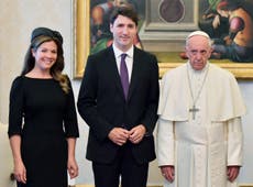 Trudeau urges Pope Francis to apologise to indigenous Canadian people