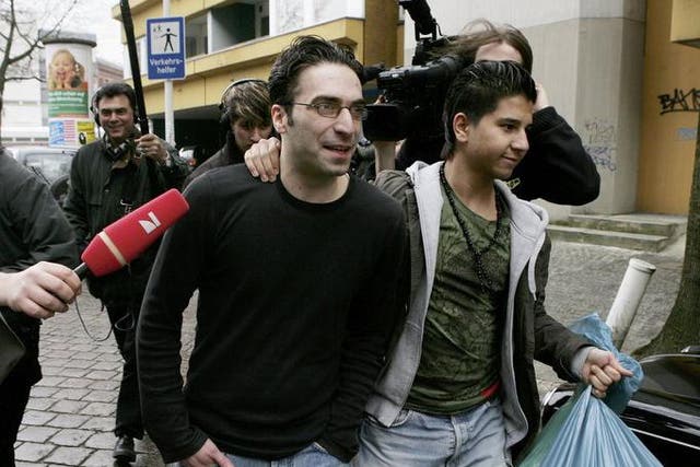 Alparslan Surucu, centre, in 2006 in Berlin after a court acquitted him and his brother, Mutlu Surucu, in the killing of their sister, Hatun Surucu. An appeals court later overturned his acquittal