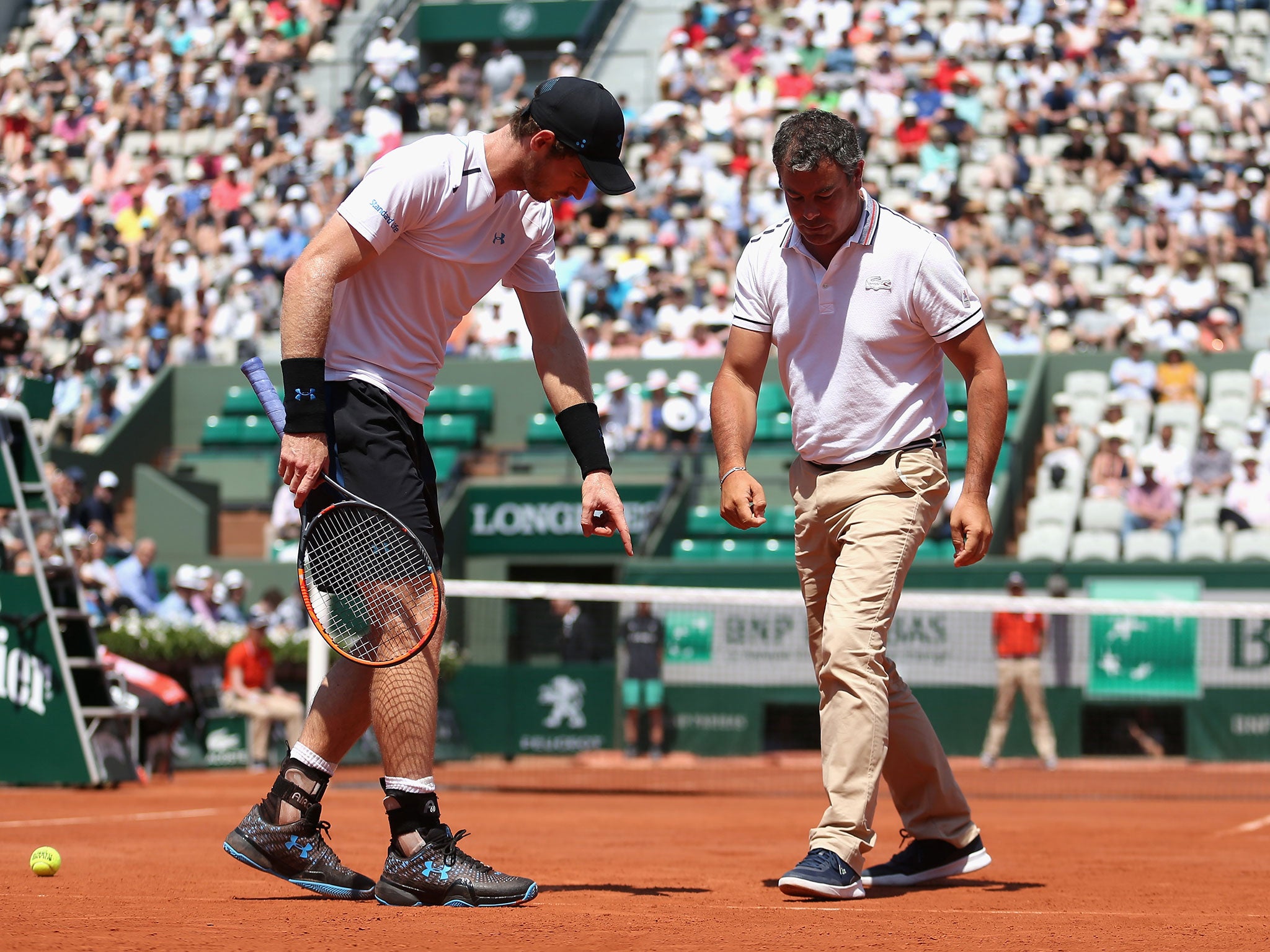 Murray disputes a decision with the umpire