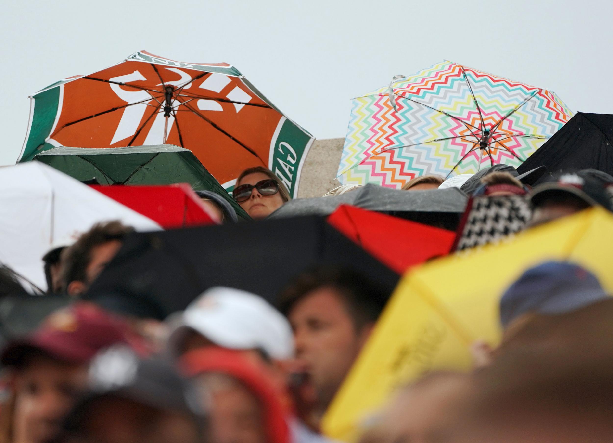The rain just about held off on the sixth day of the French Open