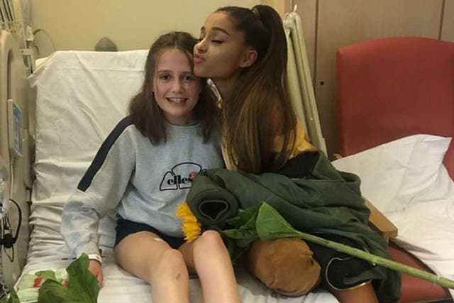 Ariana Grande meeting Evie Mills at the Royal Manchester Children's Hospital ward