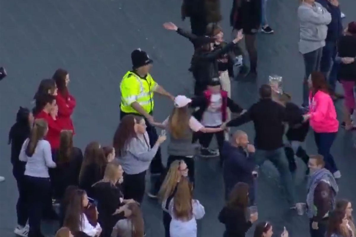 Manchester One Love: Police dance with members of crowd at tribute ...