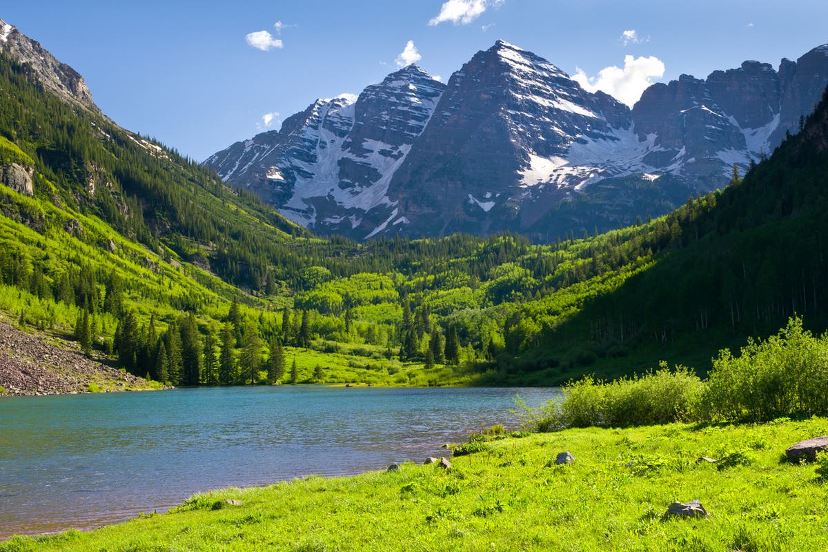 Outrage over photos of ‘entitled’ tourists ignoring preservation sign in Colorado park