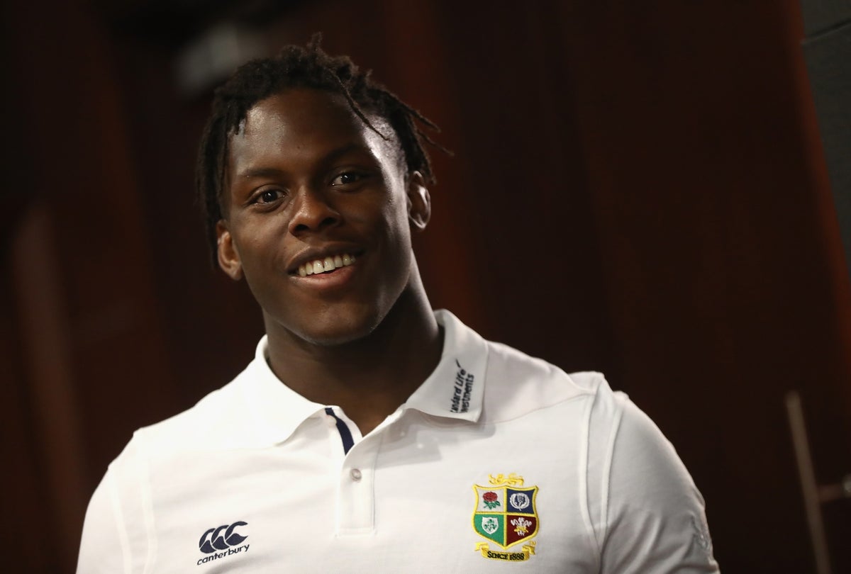 British And Irish Lions 2017 Maro Itoje Gets To Grips With Looking After Bil The Lion As Teammates Get Up To No Good The Independent The Independent
