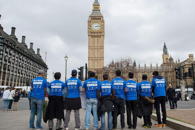Ahmadiyya Muslims wearing 'I am a Muslim, ask me anything' T-shirts in London
