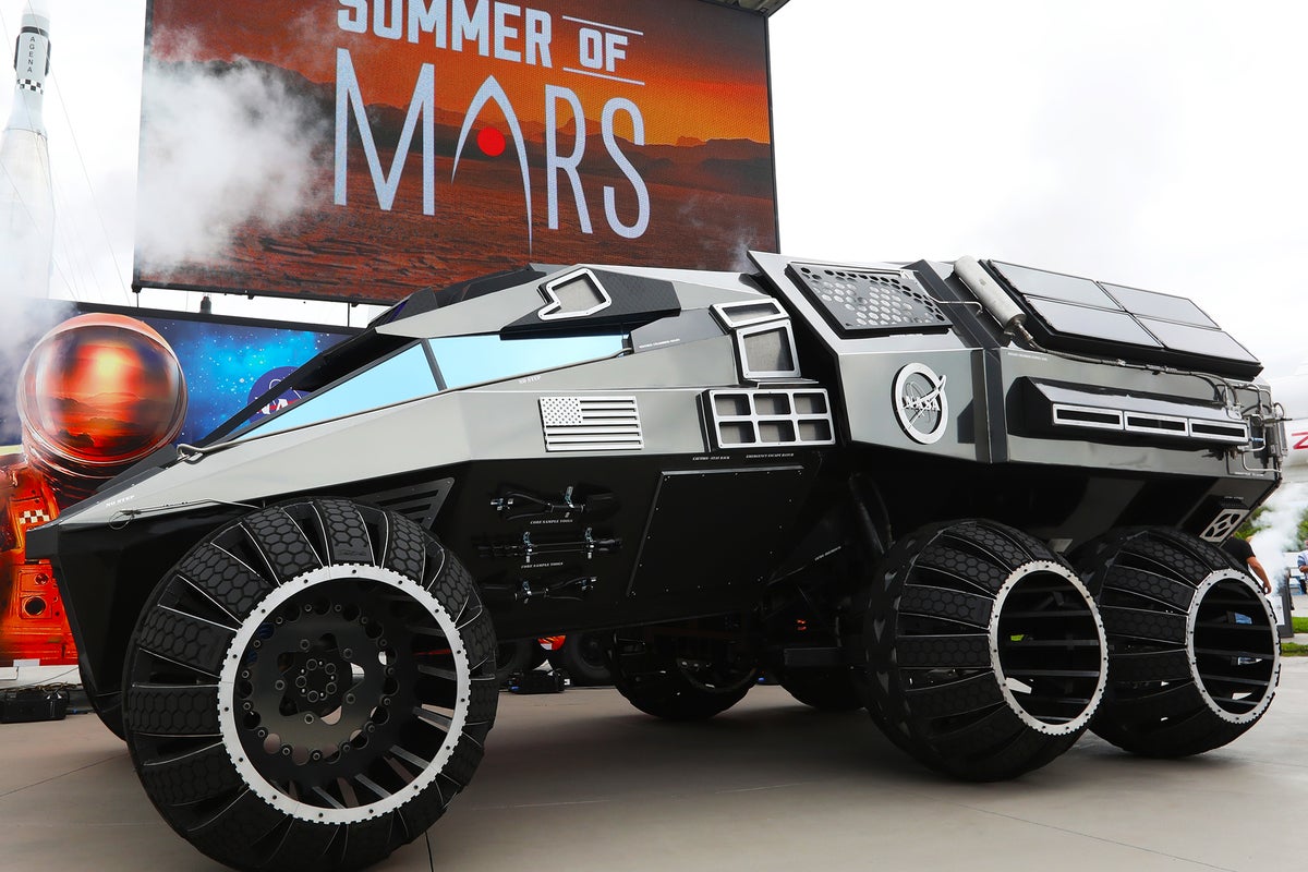 Nasa unveils six-wheeled Mars rover complete with full laboratory and ...