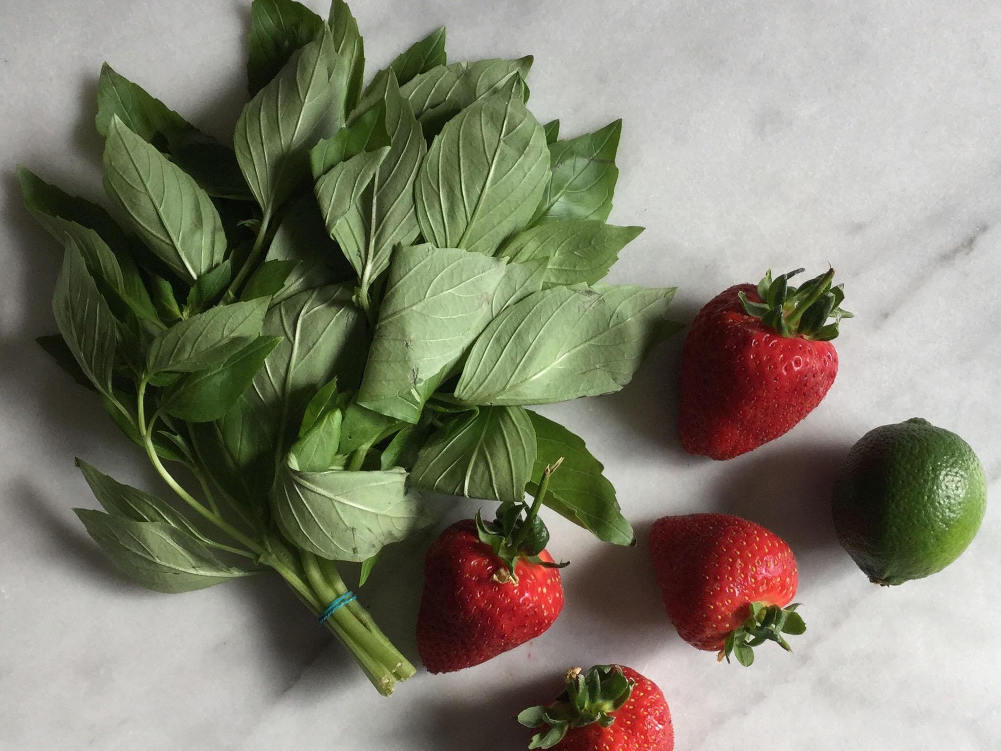 Simple and zesty: mint, strawberries and lime