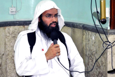 Death of Isis' chief cleric in US air strike throws group into crisis