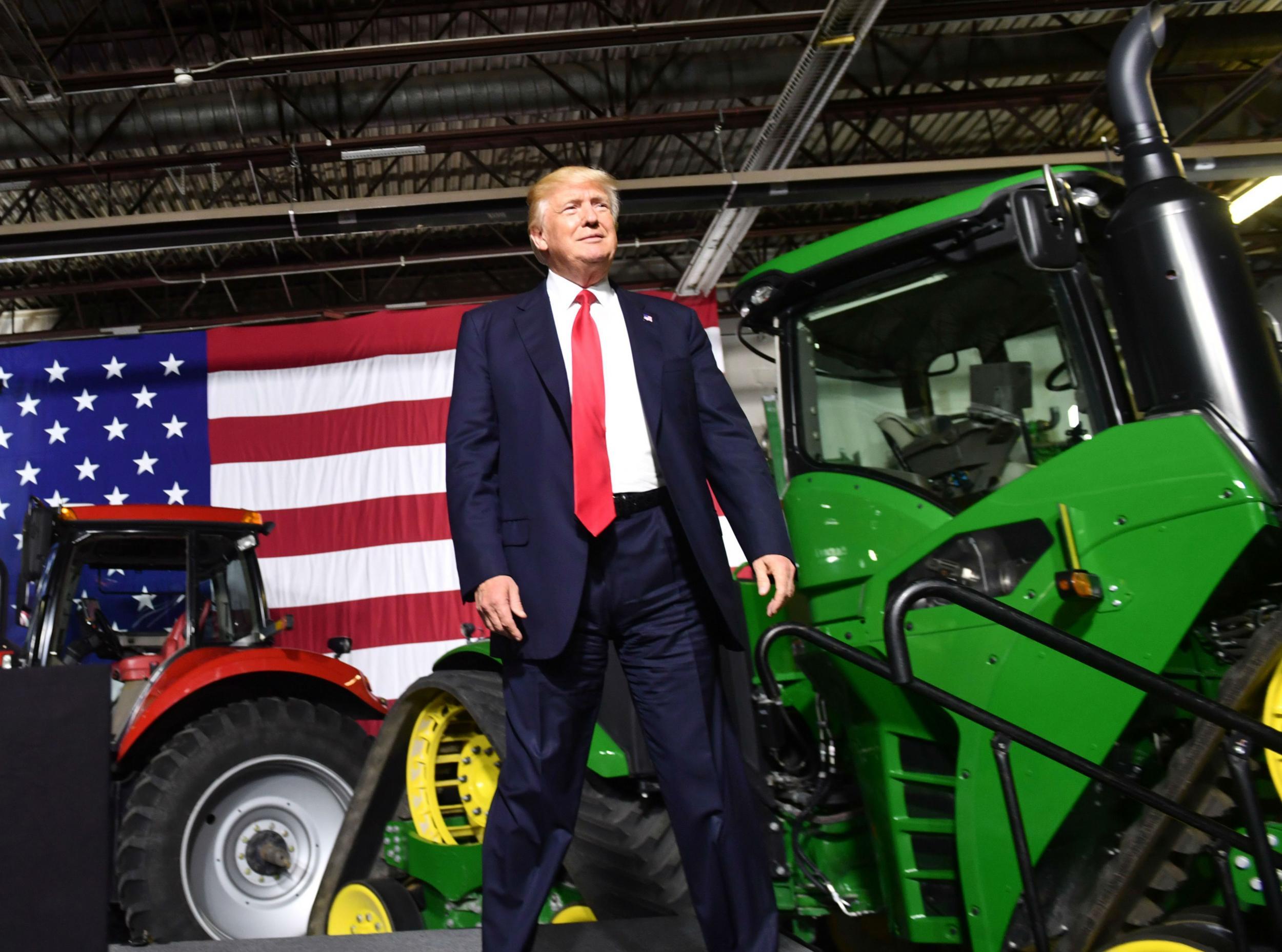 Trump wins standing ovation at rally for proposing immigration law that already exists