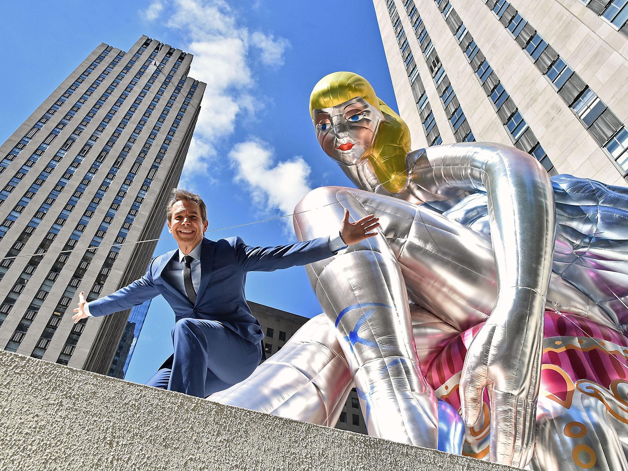 Koons unveils his seated ballerina inflatable sculpture at New York’s Rockefeller Center in May 2017