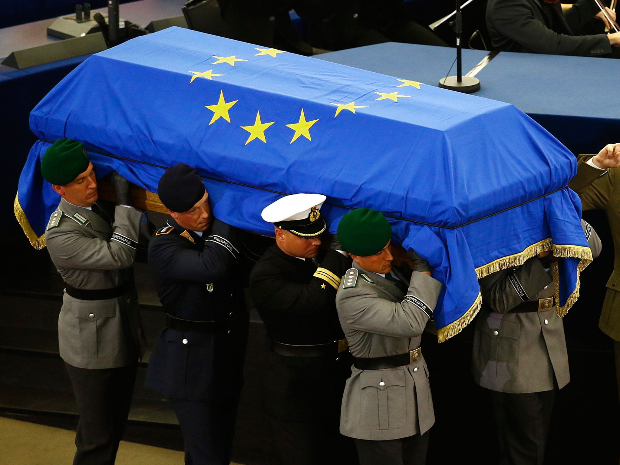 German soldiers carry the coffin of late former German Chancellor Helmut Kohl during of a memorial ceremony at the European Parliament in Strasbourg, France, on 1 July 2017
