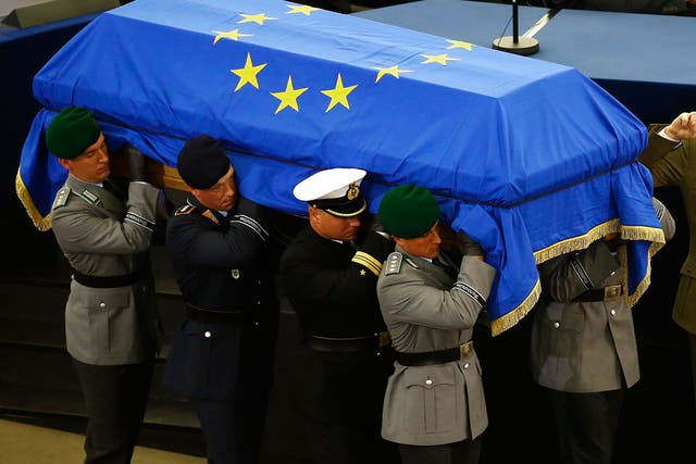 German soldiers carry the coffin of late former German Chancellor Helmut Kohl during of a memorial ceremony at the European Parliament in Strasbourg, France, on 1 July 2017