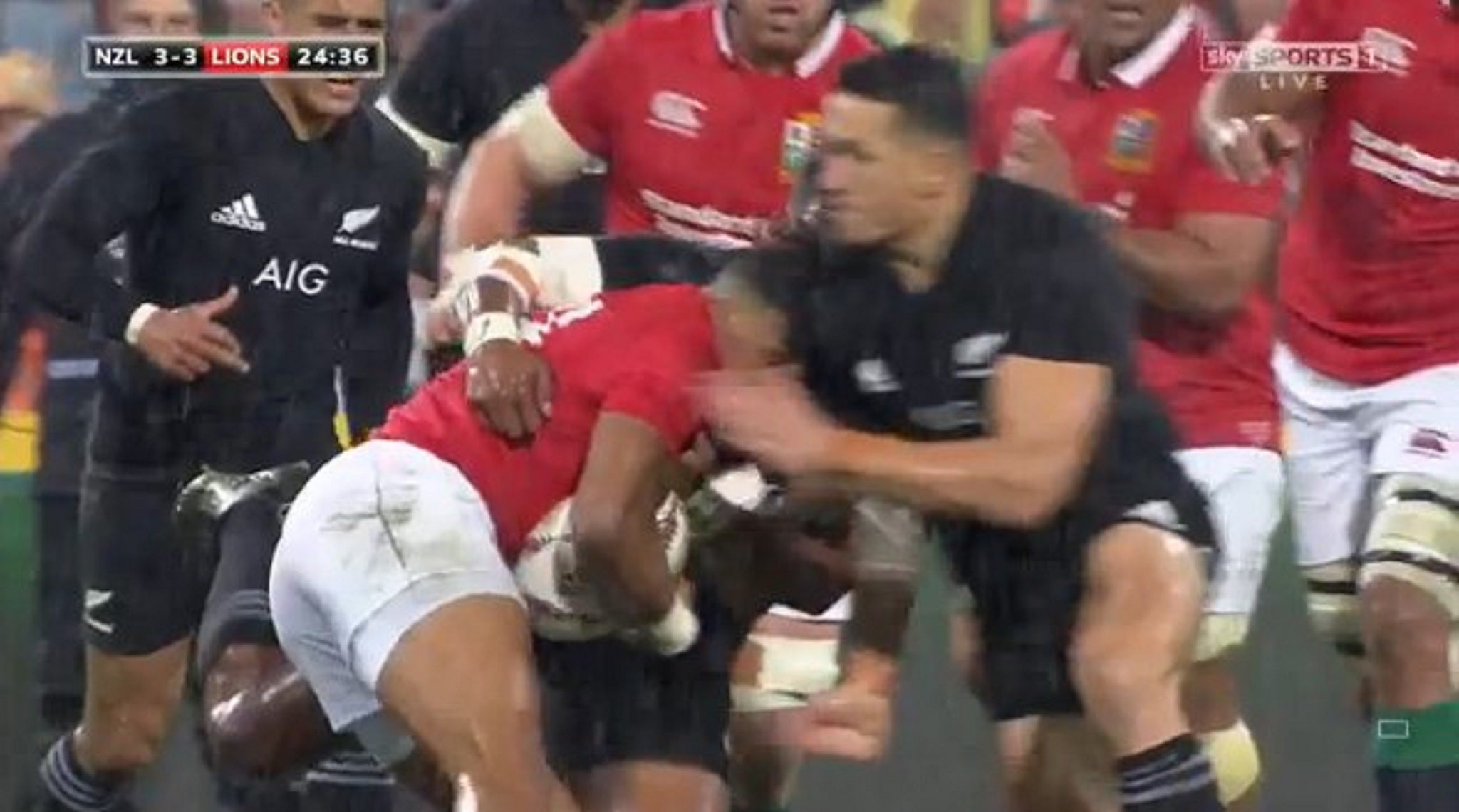 Williams leads with his shoulder as he smashes into Watson's face