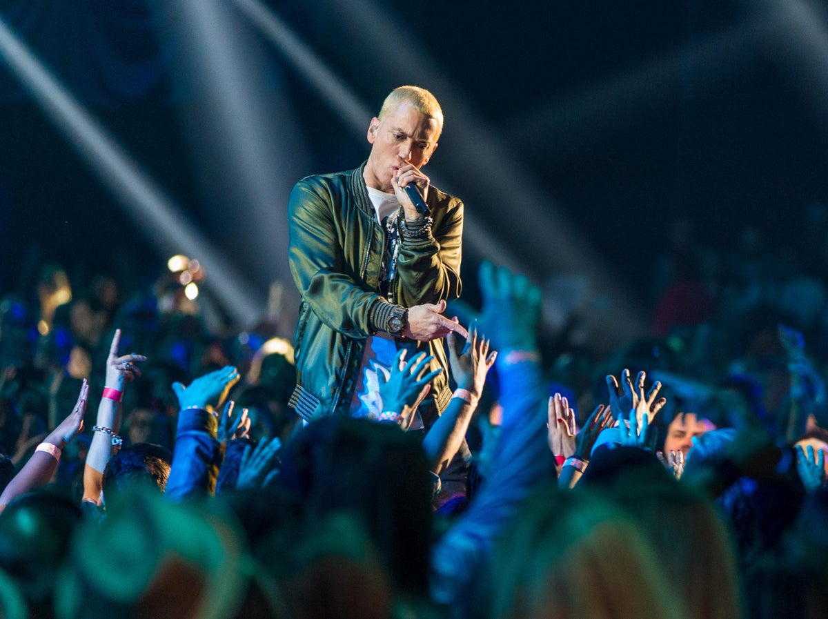 Revival Eminem Fans Hail Rapper S Comeback Release Album Of The Century The Independent The Independent