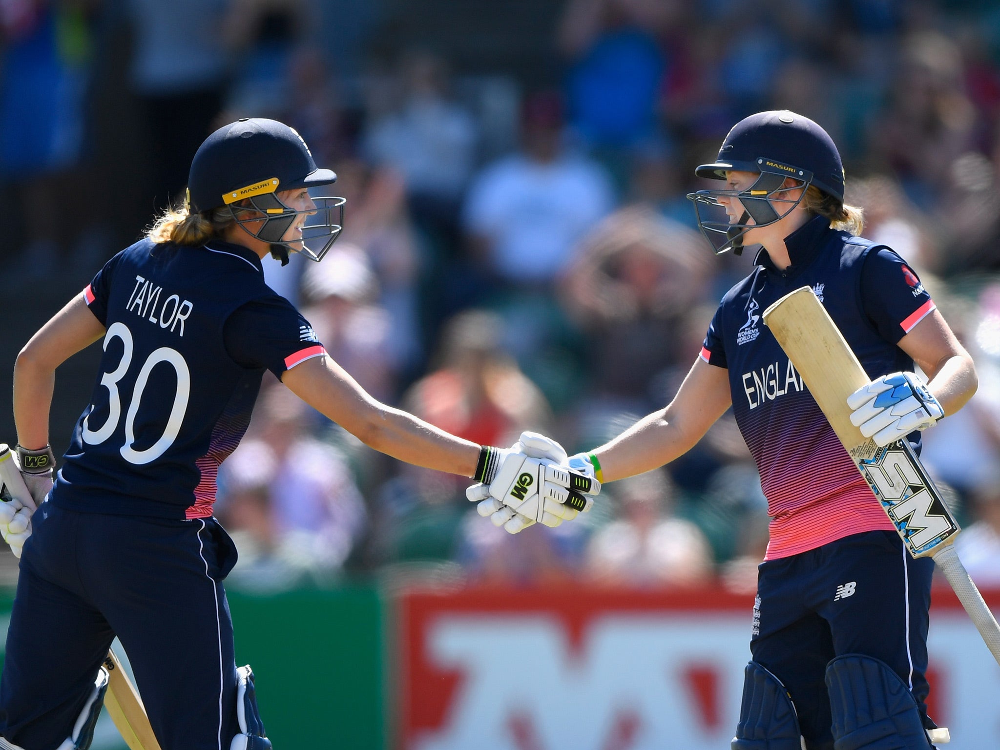 Heather Knight and Sarah Taylor were instrumental in England's comfortable victory