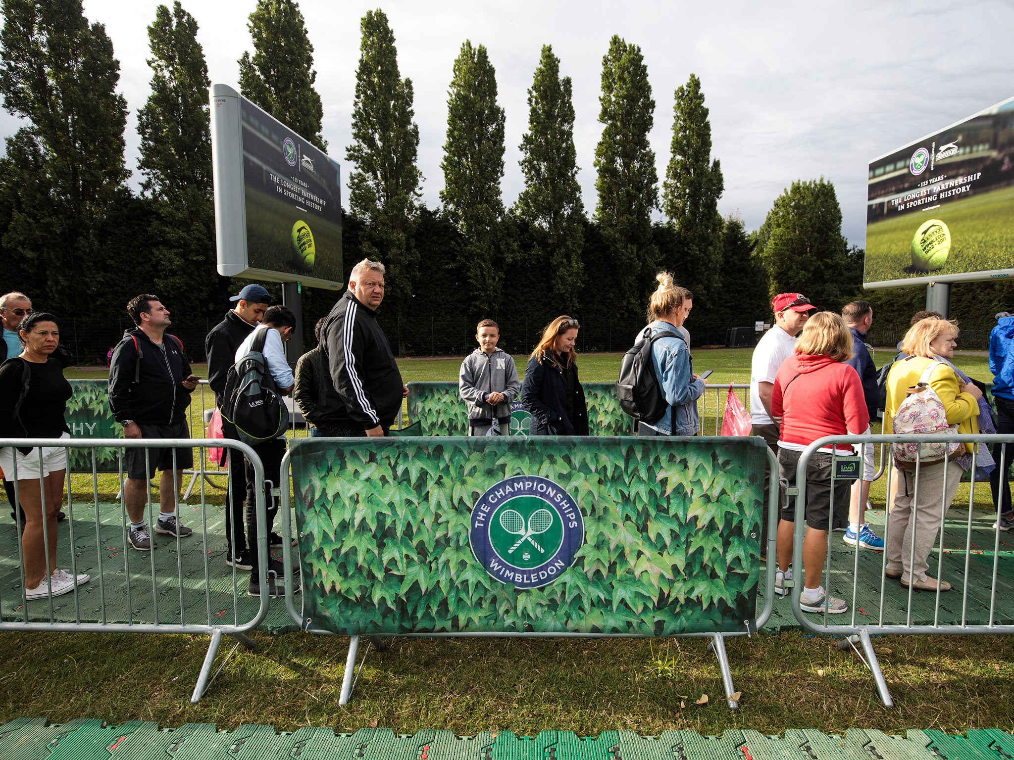 Fans queue up for the first day of Wimbledon