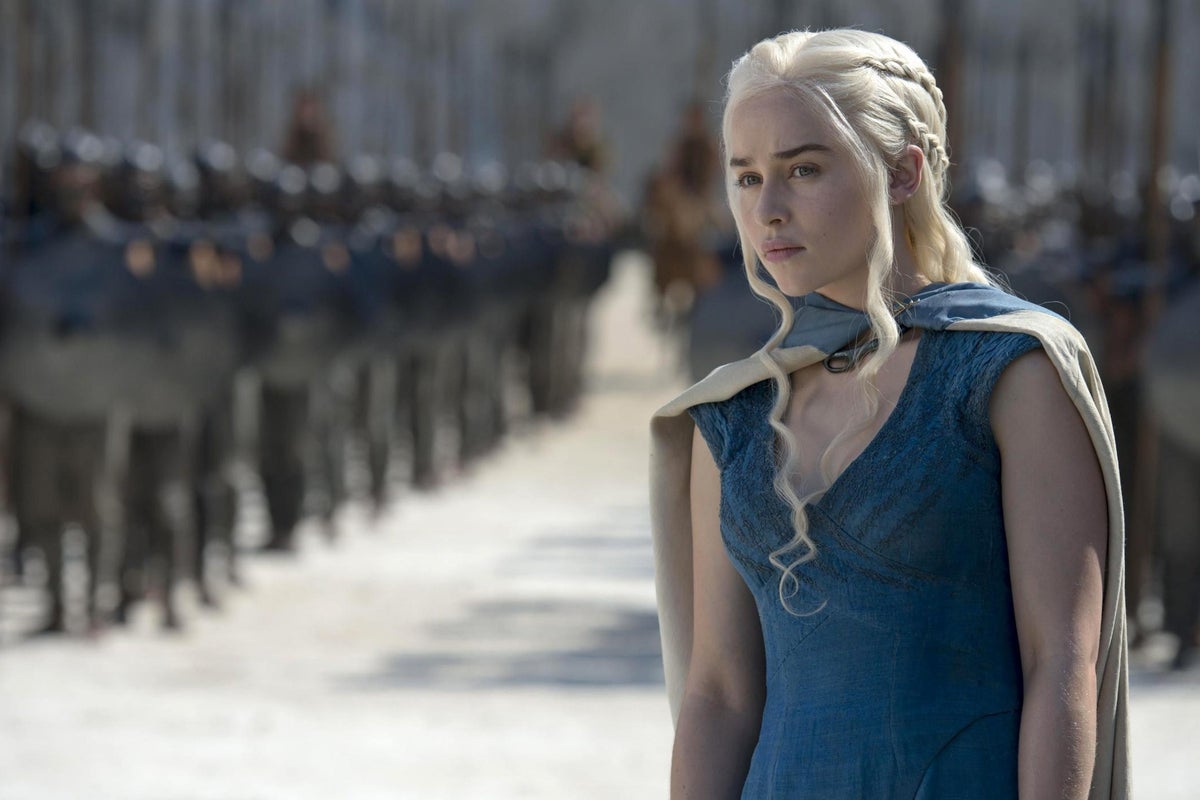 emilia clarke game of thrones blue dress I love her braids later in the show but wow that wig sure is pretty! She  looks like a princess : r/DaenerysWinsTheThrone