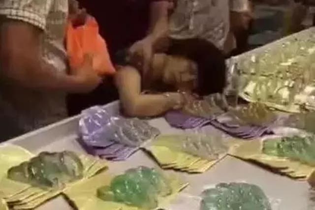 A woman reportedly fainted after breaking an expensive bracelet