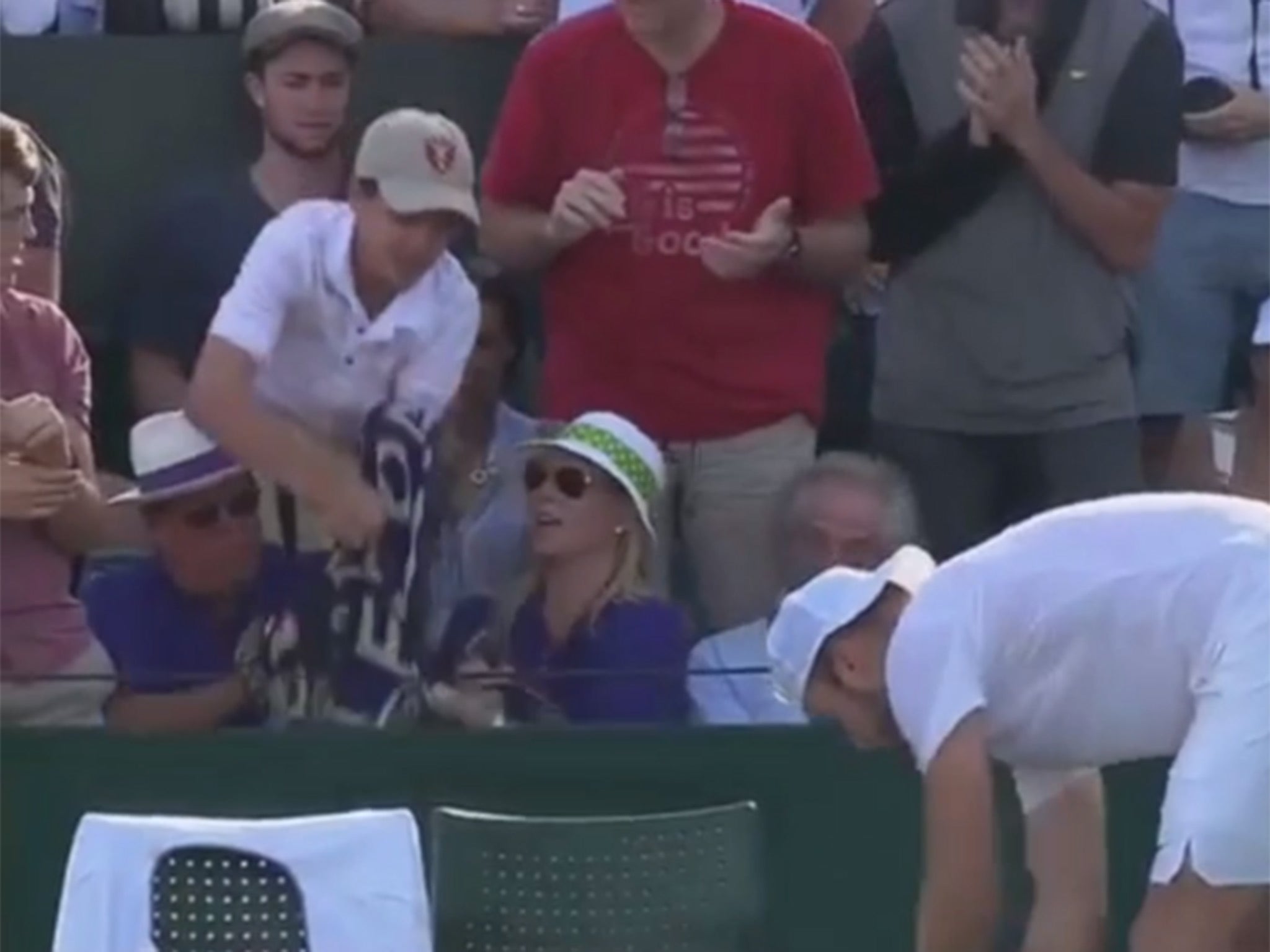 The young fan eventually conceded defeat and let go of the towel