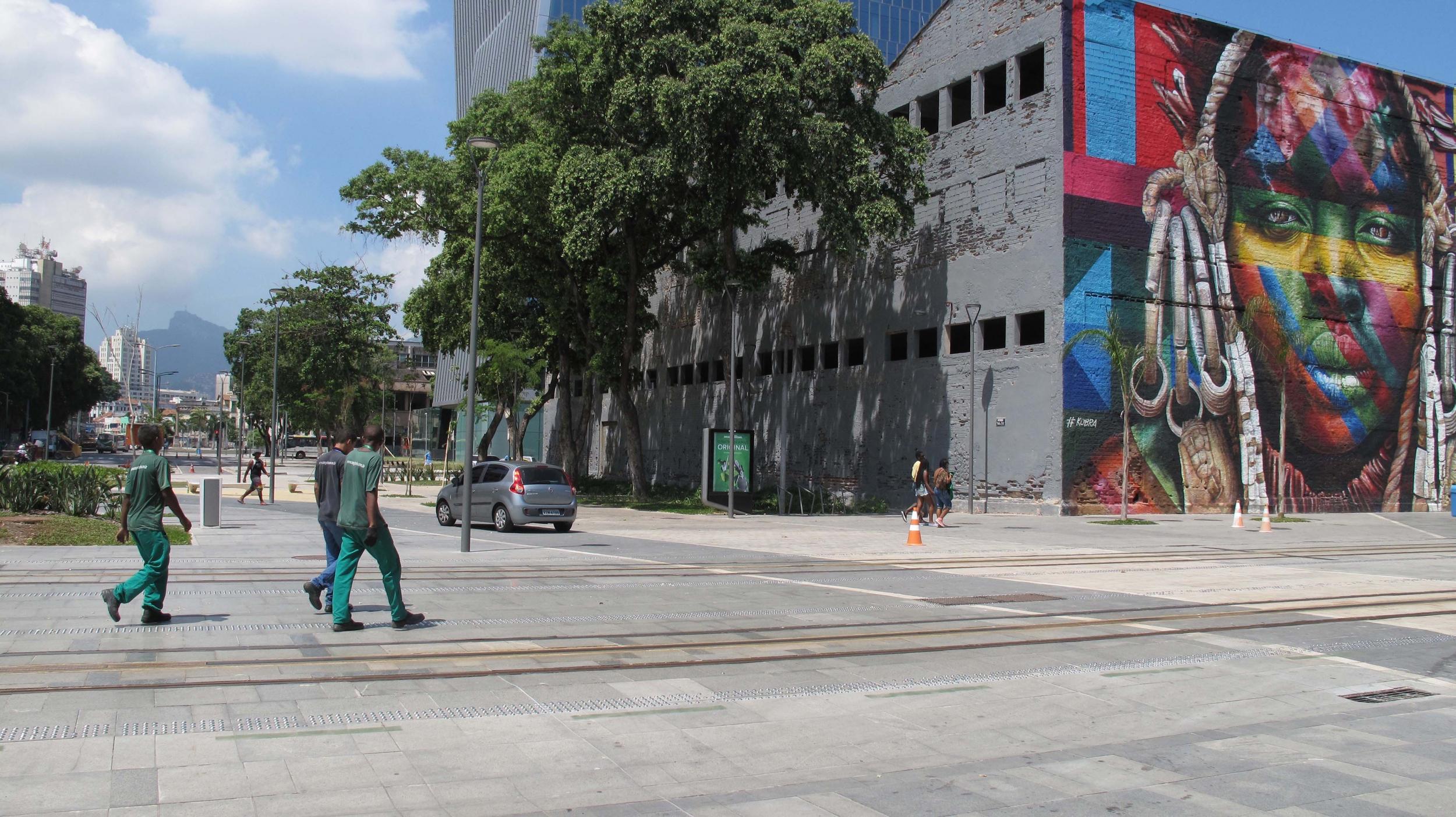 Located in central Rio de Janeiro, this site encompasses the entirety of Jornal do Comércio Square. It is in the former harbour area of Rio de Janeiro in which the old stone wharf was built for the landing of enslaved Africans reaching the South American continent from 1811 onwards. It is the most important physical trace of the arrival of African slaves on the American continent.