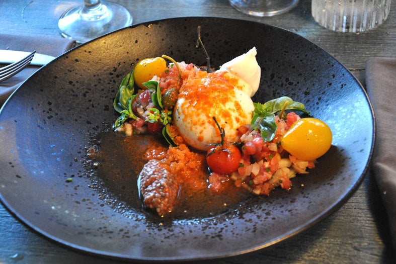 El Portalon serves up burrata with peppered strawberries