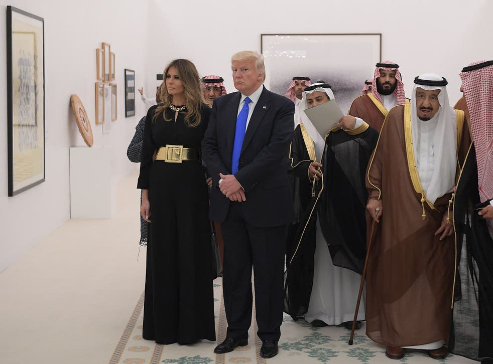 Saudi Arabia's King Salman bin Abdulaziz al-Saud, US President Donald Trump and US First Lady Melania Trump look at a display of Saudi modern art at the Saudi Royal Court in Riyadh