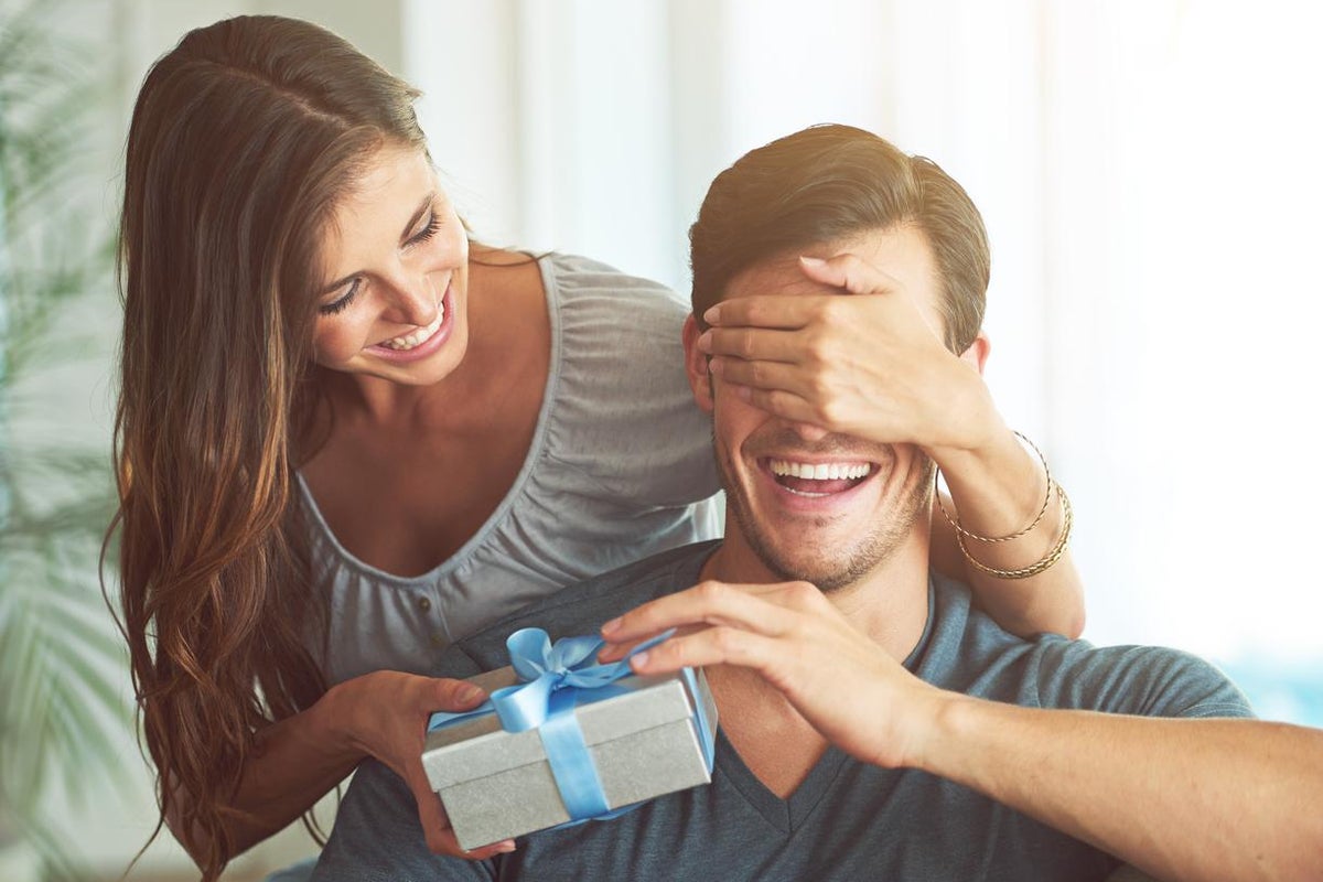Being generous is the key to happiness, says study | The Independent ...