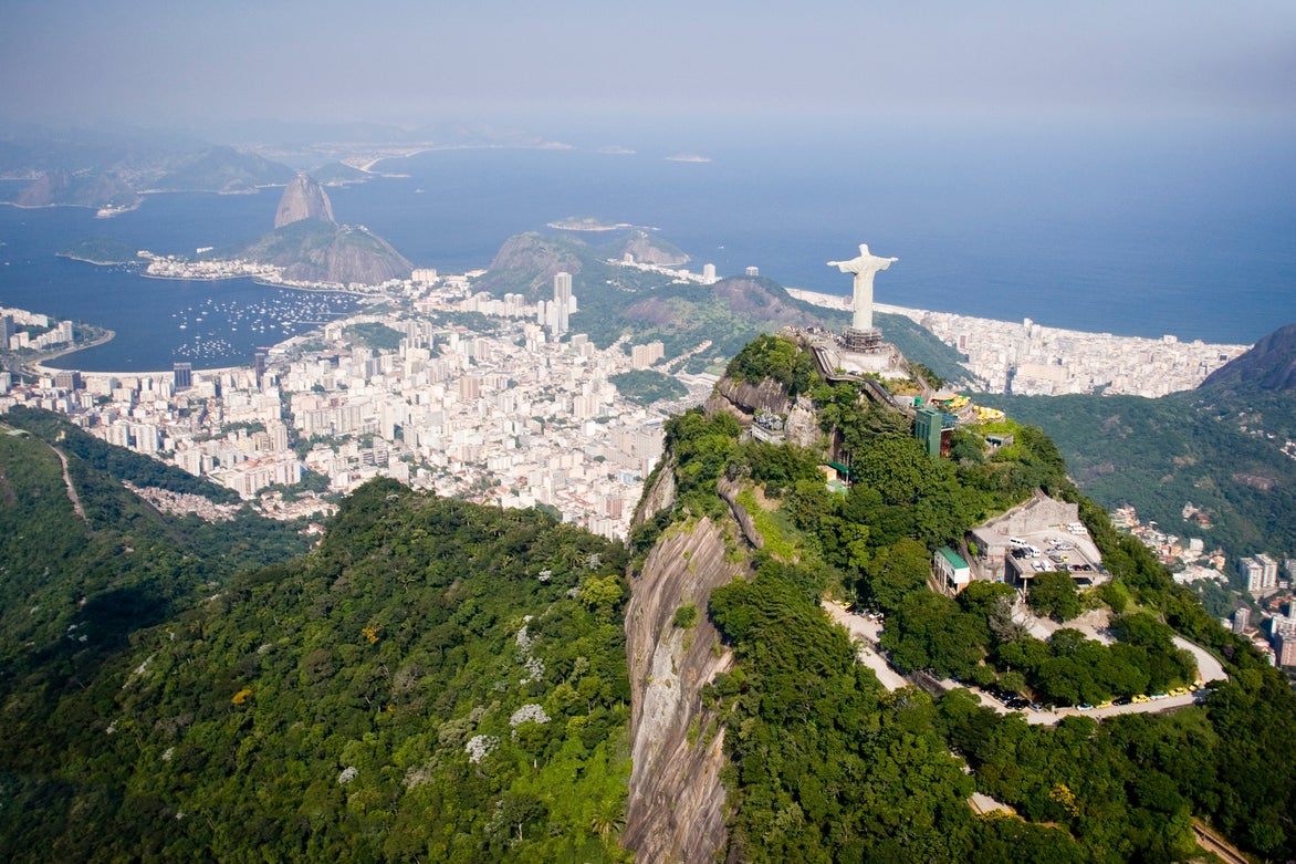 Robbers lie in wait on the trail up to Christ the Redeemer