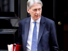Hammond: EU free to work in the UK for years after Brexit