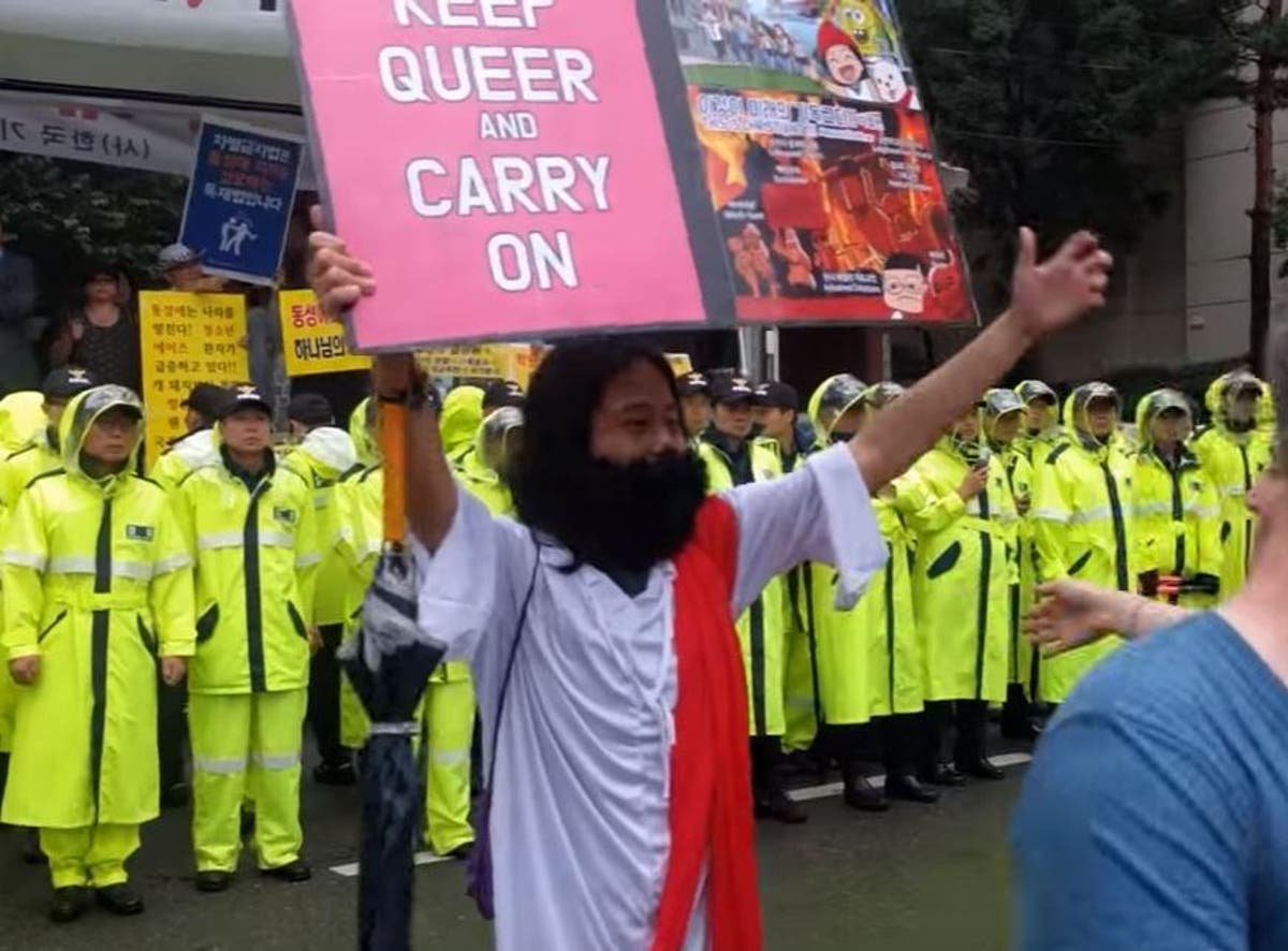 Christians Protesting Lgbt Pride Surprised By Appearance Of Pro Gay Jesus The Independent