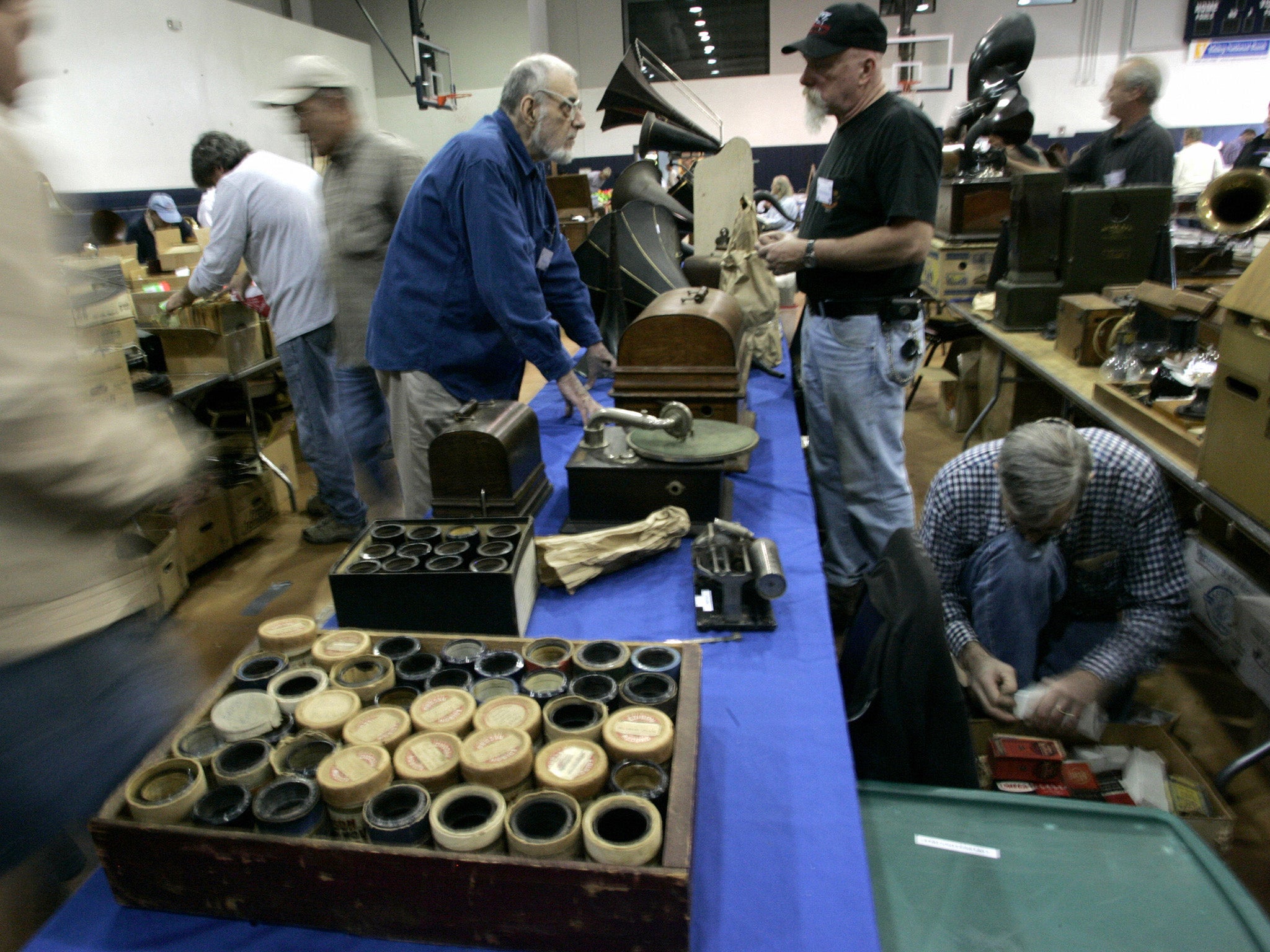 Cylinder recordings – like the one used for Au Clair de la Lune – for sale at the Mechanical Music Extravaganza 2007 in New Jersey