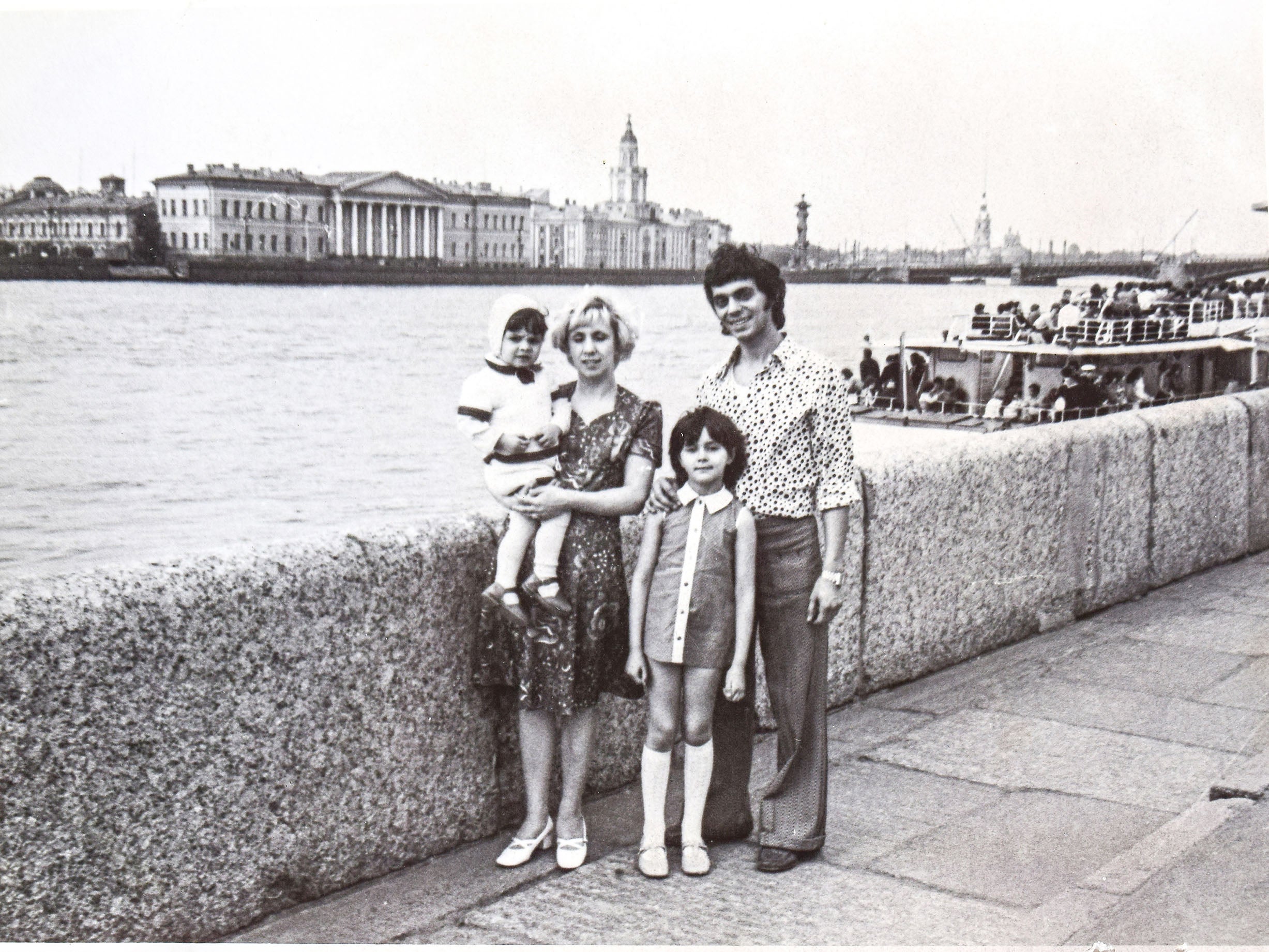 A happy Soviet family in the 1970s