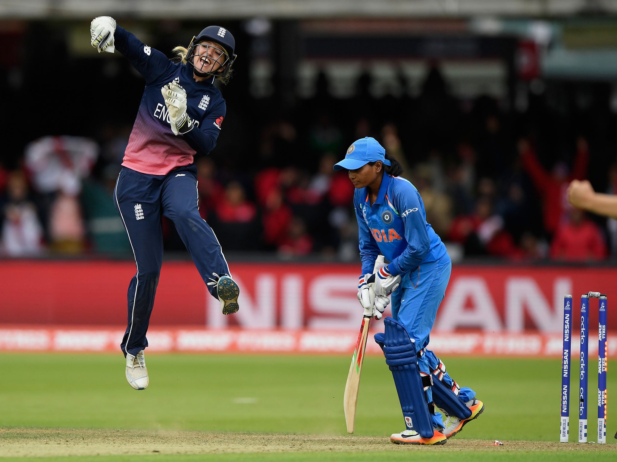 Sarah Taylor celebrates the final wicket against India