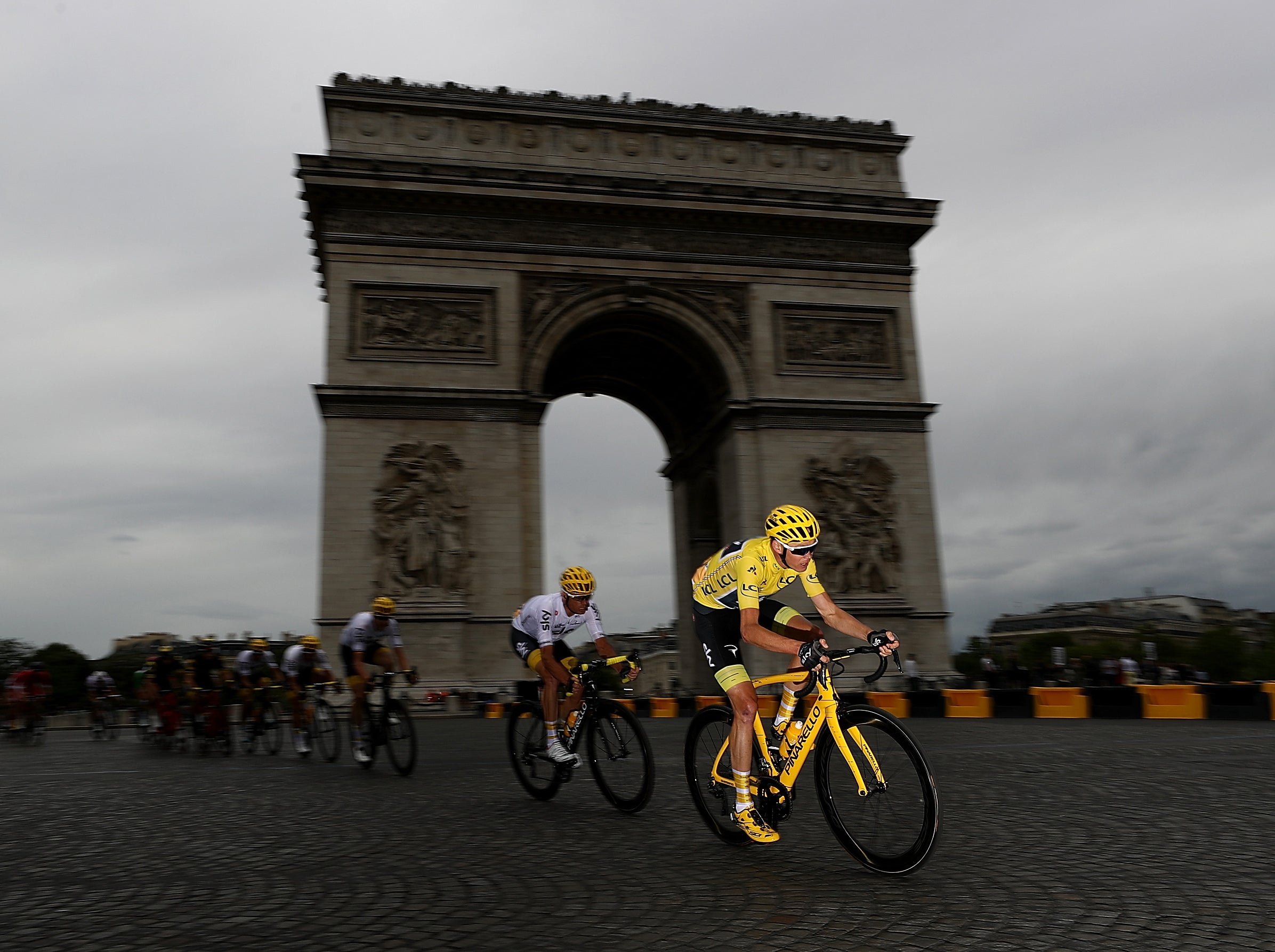 Froome cycling past the Champs-Élysées