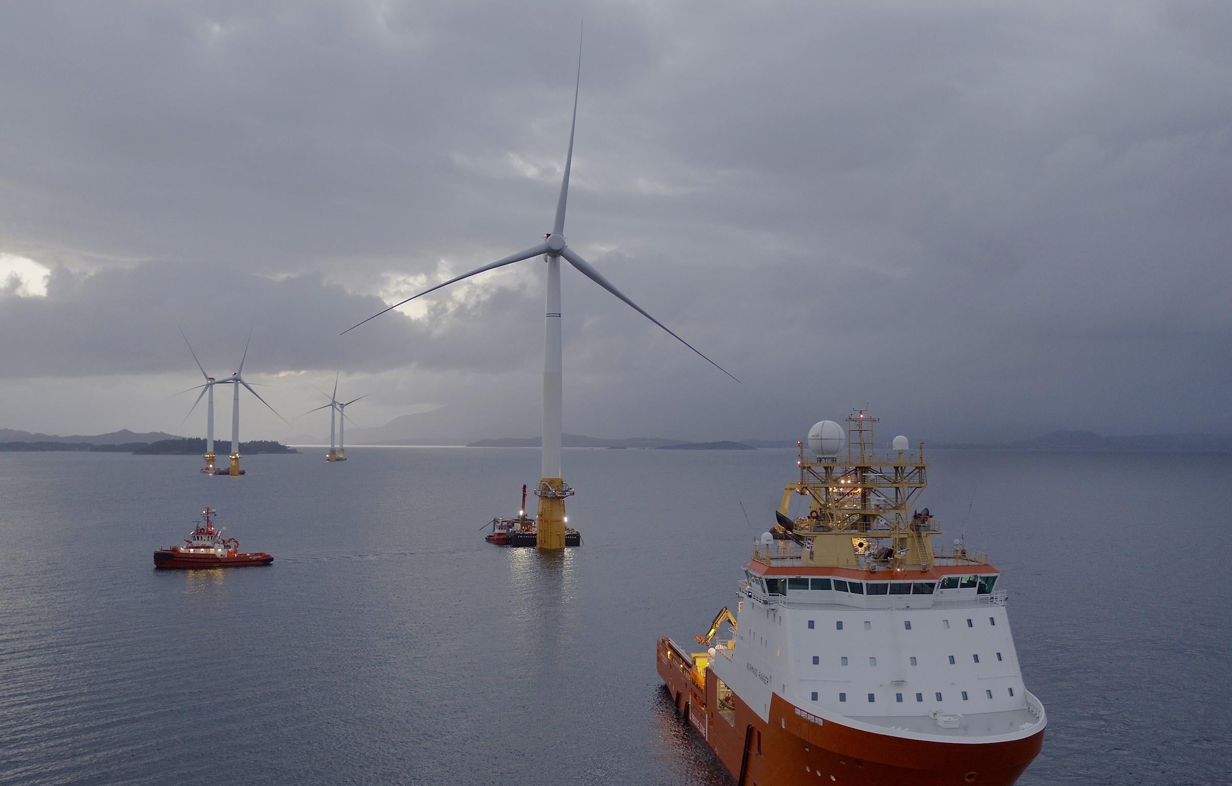 The first turbines sets sail