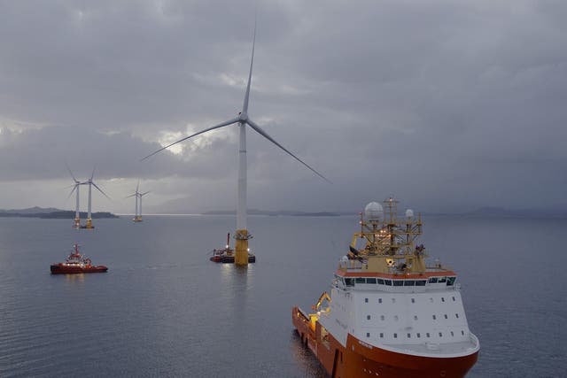 The first turbines sets sail