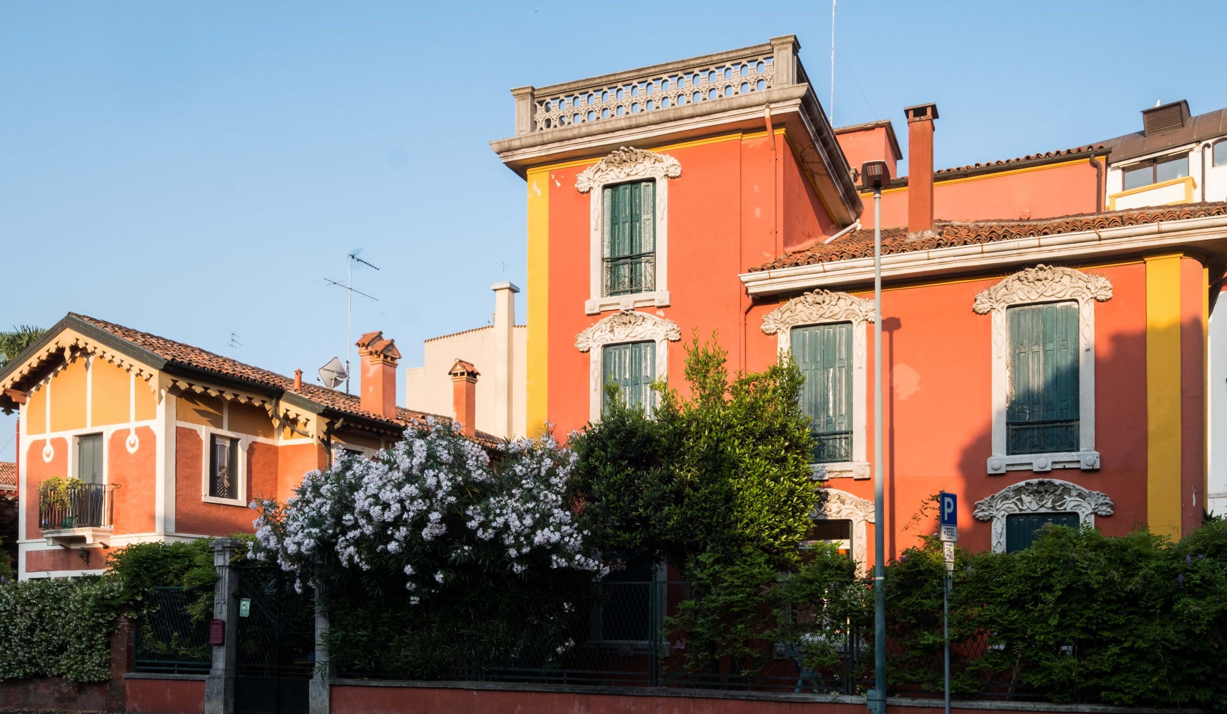 Liberty-style villas are all over the island (Paolo della Corte)