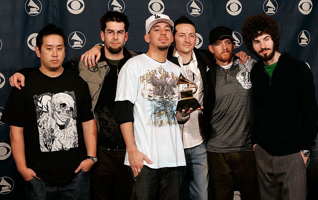 Linkin Park poses with the Grammy Award for Best Rap Song (‘Numb’) in 2006 (Getty)