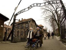 Art exhibit of woman who ‘stole objects from Auschwitz’ to go ahead