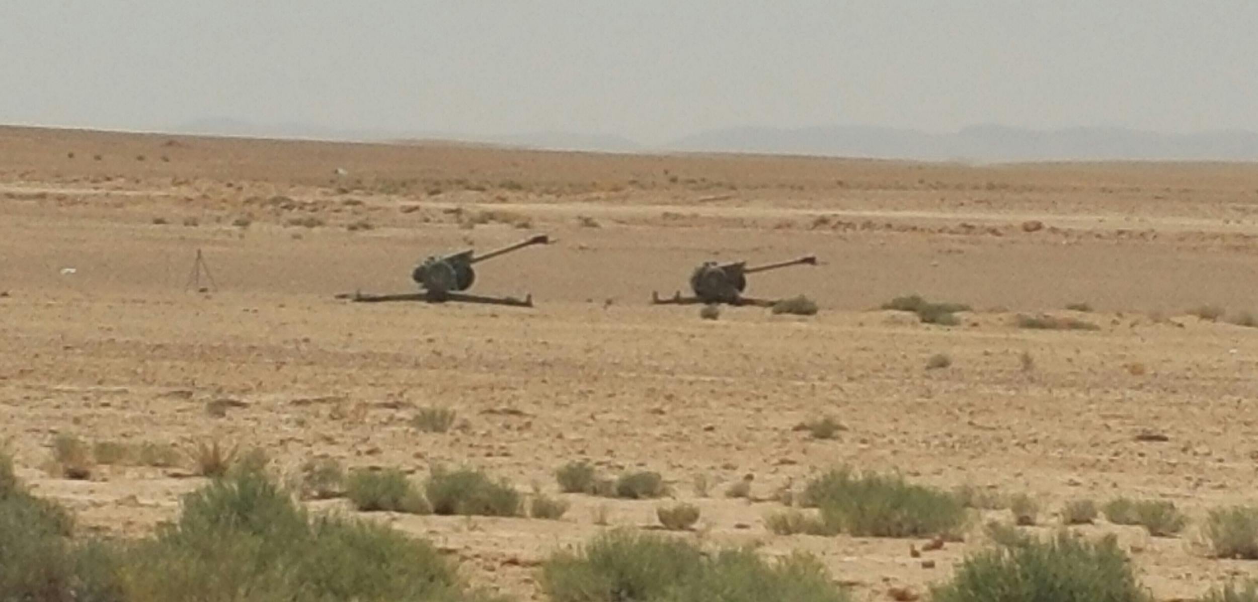 Syrian artillery in the desert outside the Isis-held town of al-Sukhnah