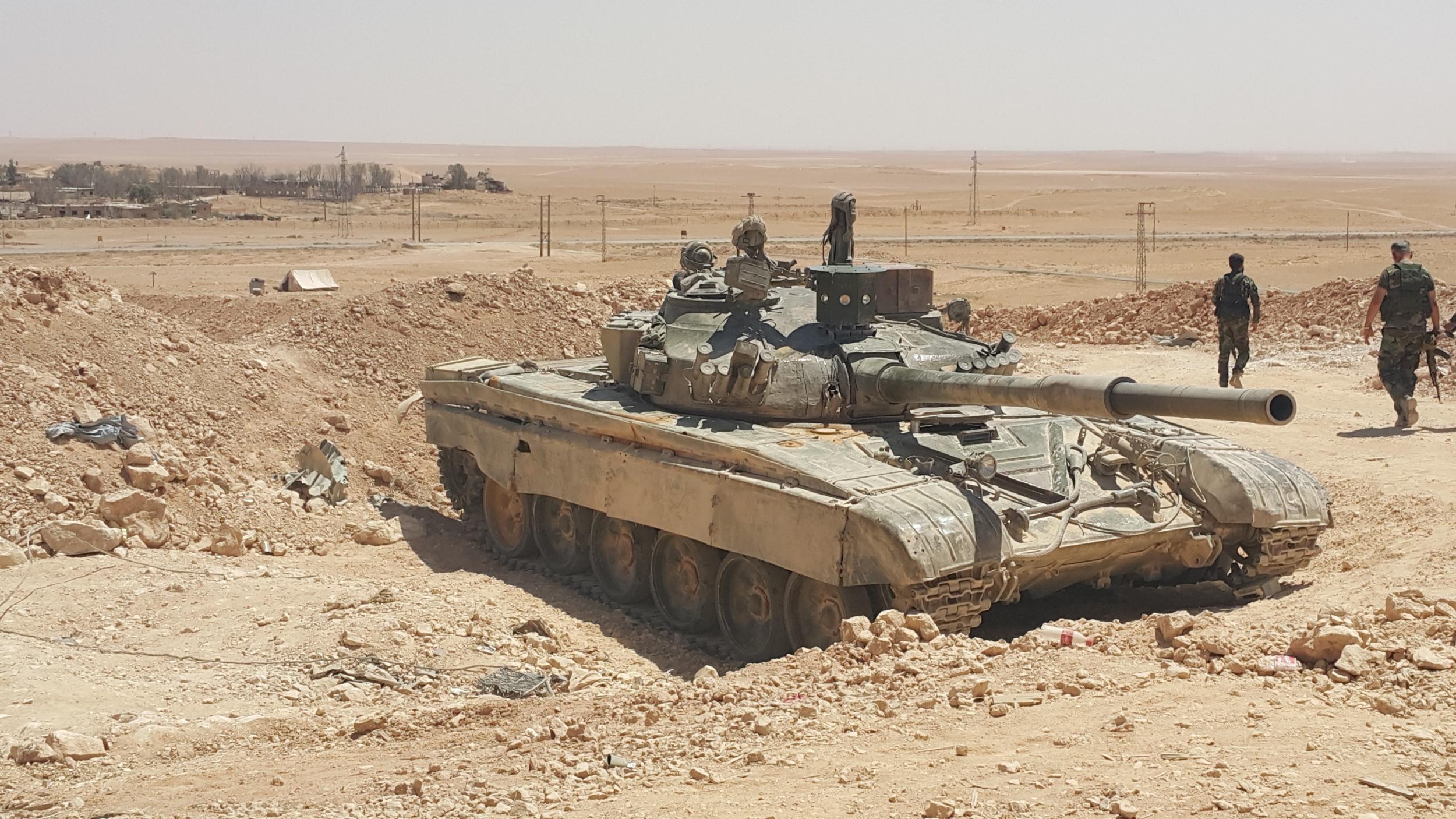 Pointing to Deir ez-Zour: the desert front line in the east of the country