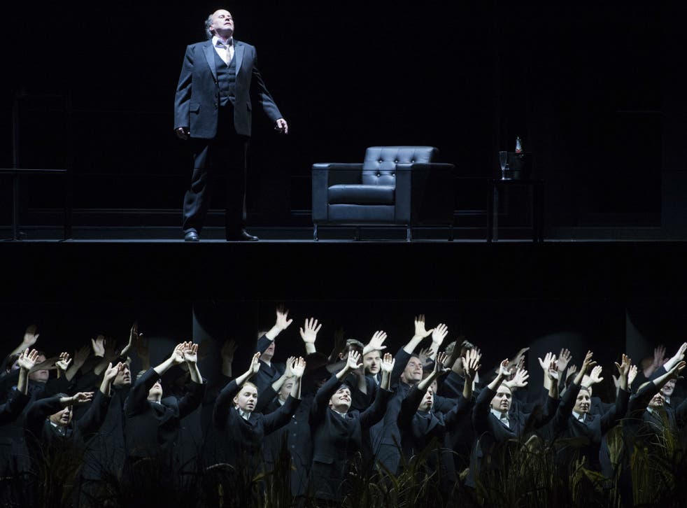 Richard Croft as Tito and the Glyndebourne Chorus in 'La Clemenza di Tito' at Glyndebourne Festival Opera