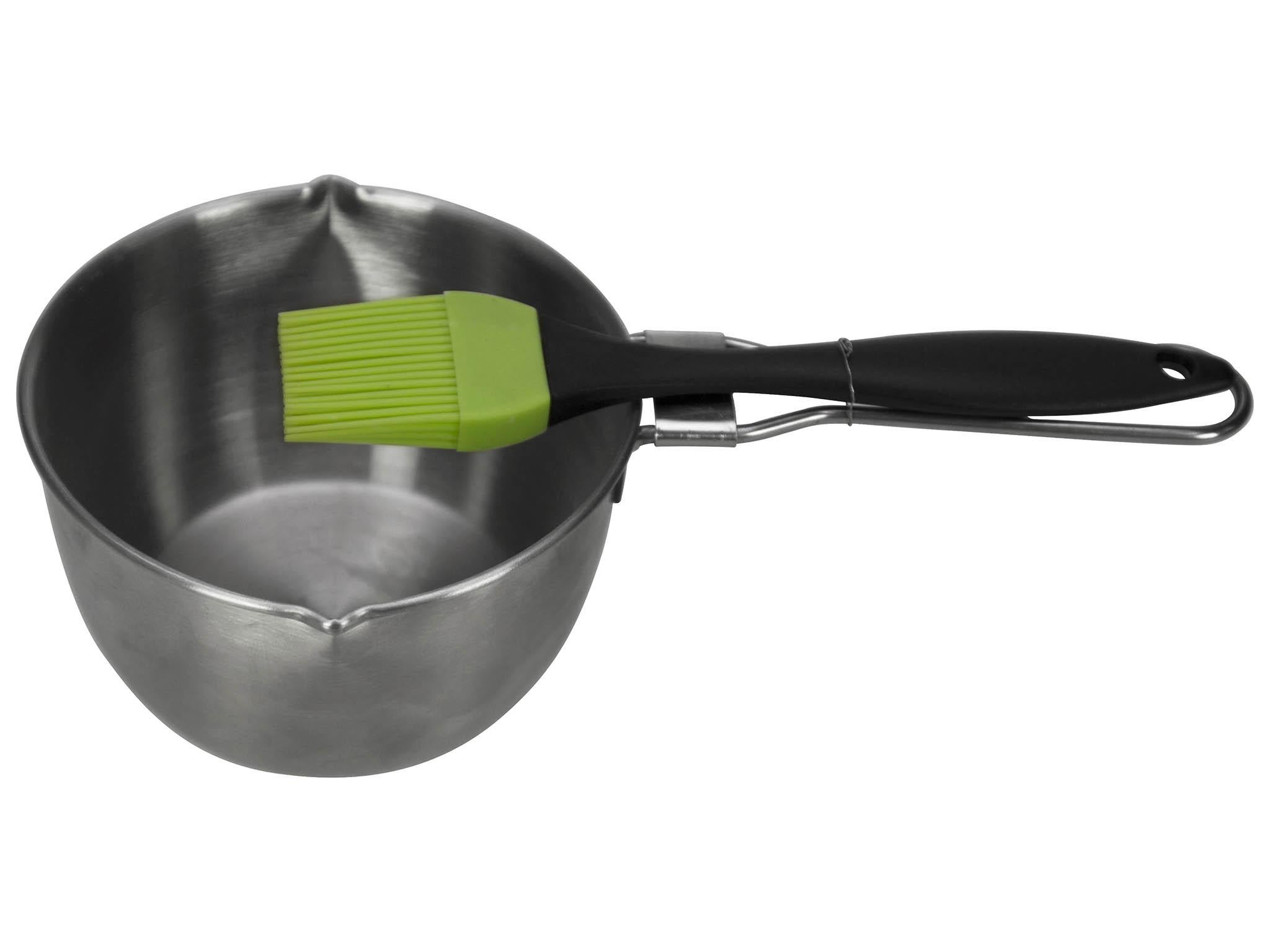 This basting pot and brush has a useful handle to keep the two together