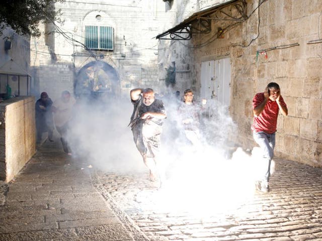 There were violent clashes between Palestinians and Israel security forces outside the al-Aqsa mosque as worshippers returned for prayers