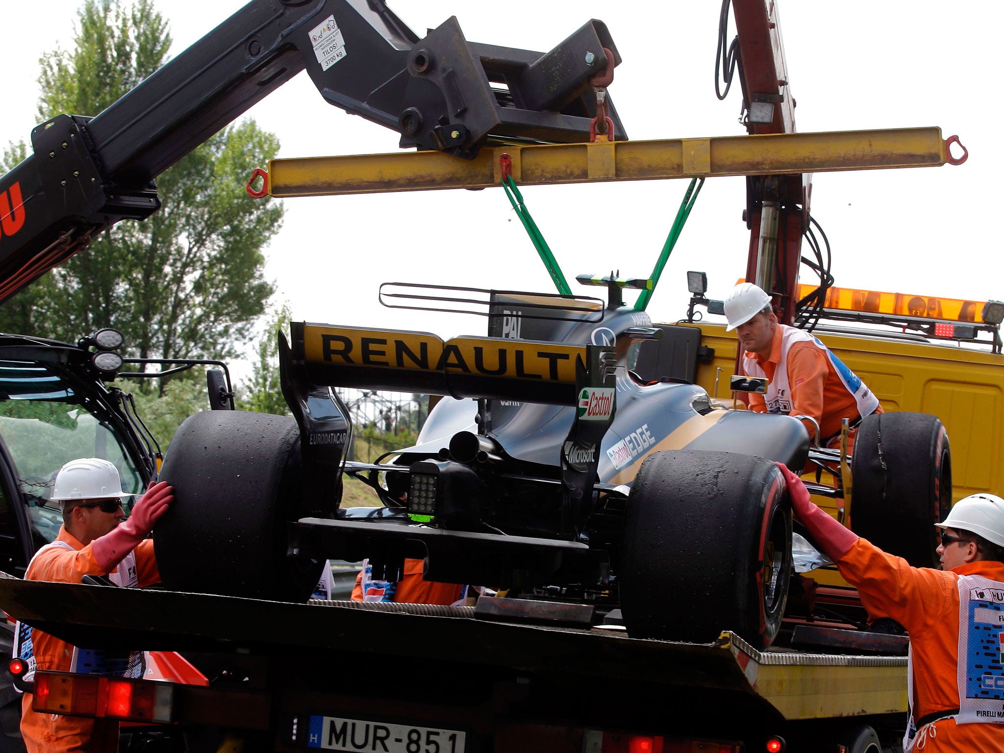 Palmer also crashed out of the first practice session when his front wing collapsed