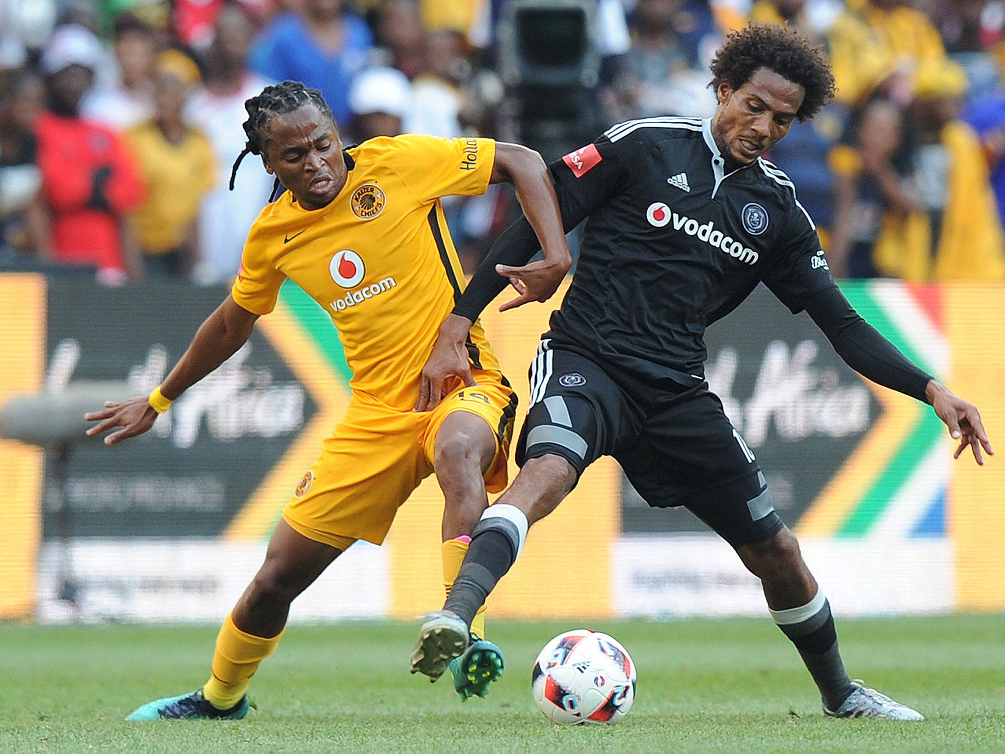 Pictures: Who has more beautiful fans Orlando Pirates or Kaizer