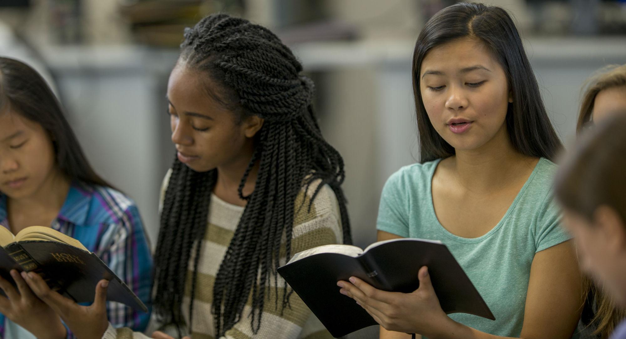 Religious people are less analytical, study finds indy100 indy100