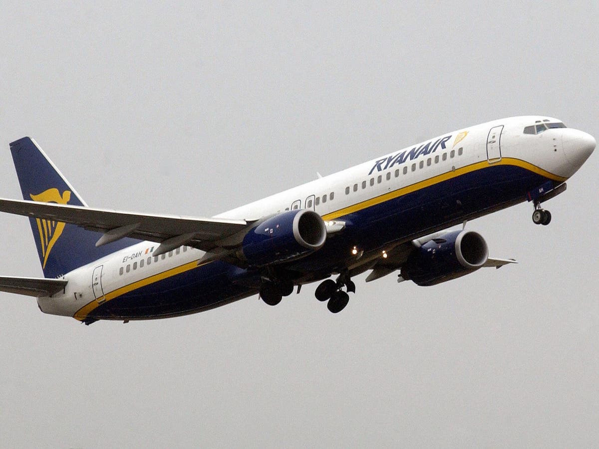 Ryanair calls for airport alcohol ban before 10am and a two drink limit