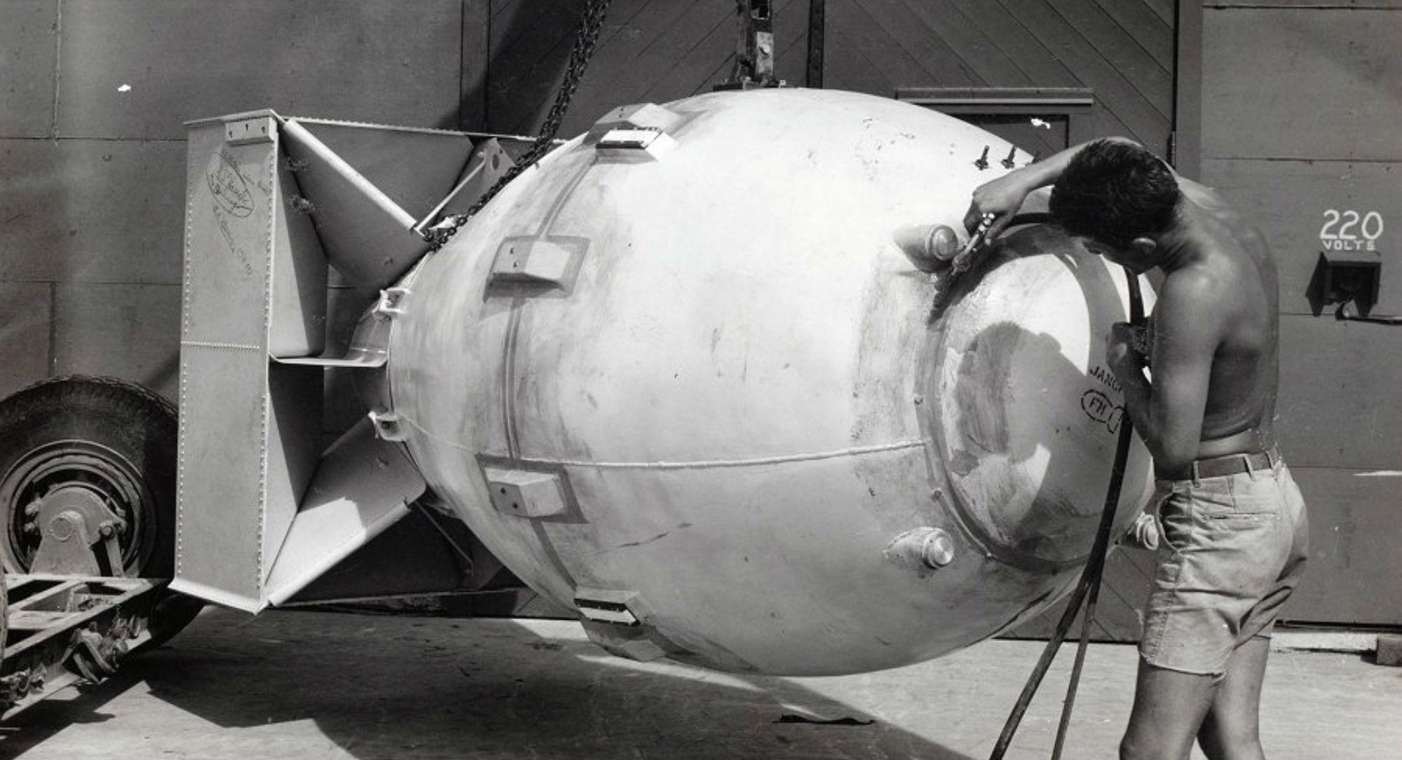 plane-that-dropped-atomic-bomb