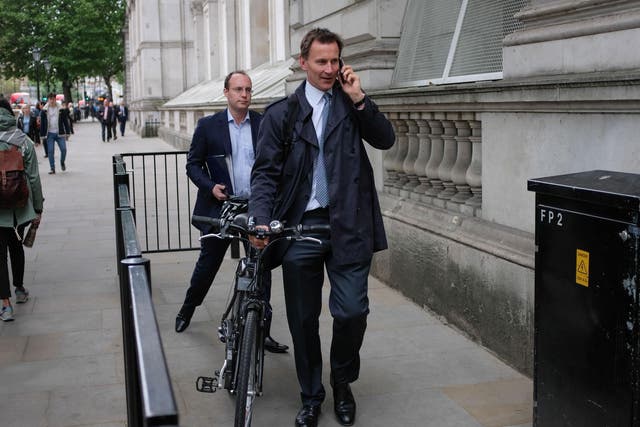 Jeremy Hunt arriving on bike at Downing Street
